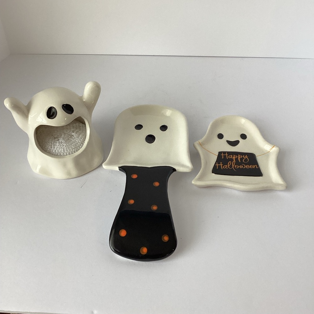 HALLOWEEN: lot of 3 ghost items. 2 spoon rests 1 sponge holder